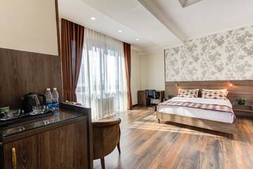 Фото номера Люкс Отель Bishkek Centrum Hotel г. Бишкек 4