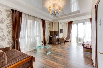 Фото номера Люкс Отель Bishkek Centrum Hotel г. Бишкек 6