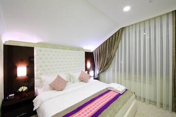 Фото номера Люкс с 2 спальнями Отель Premier Hotel г. Бишкек 2