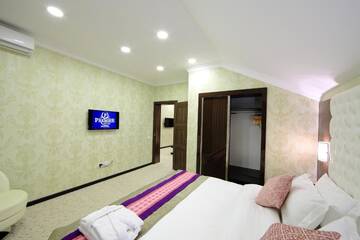 Фото номера Люкс с 2 спальнями Отель Premier Hotel г. Бишкек 5
