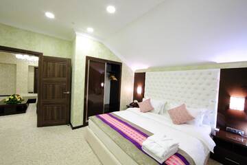 Фото номера Люкс с 2 спальнями Отель Premier Hotel г. Бишкек 6