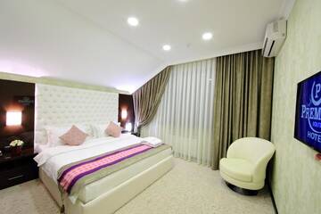 Фото номера Люкс с 2 спальнями Отель Premier Hotel г. Бишкек 7