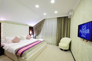 Фото номера Люкс с 2 спальнями Отель Premier Hotel г. Бишкек 8