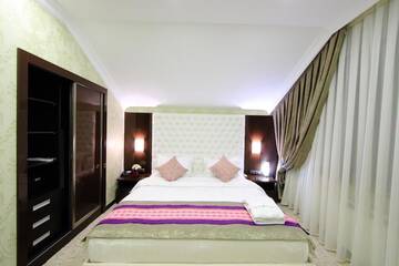 Фото номера Люкс с 2 спальнями Отель Premier Hotel г. Бишкек 9