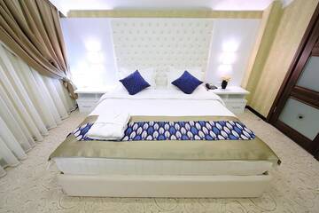 Фото номера Люкс с 2 спальнями Отель Premier Hotel г. Бишкек 19