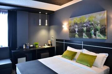Фото номера Двухместный номер с 1 кроватью Отель Art Hotel Bishkek г. Бишкек 2