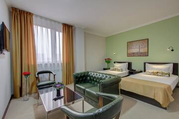 Фото номера Двухместный номер Делюкс с 2 отдельными кроватями Отель Olive Hotel Bishkek г. Бишкек 2