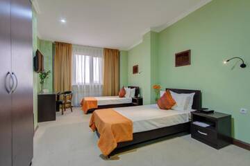 Фото номера Двухместный номер с 2 отдельными кроватями и душем Отель Olive Hotel Bishkek г. Бишкек 4
