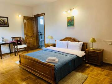 Фото номера Двухместный номер Делюкс с 1 кроватью и душем Мини-отель Astoria Garden г. Бишкек 8