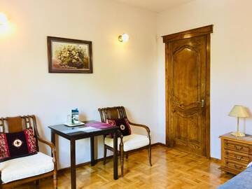 Фото номера Двухместный номер Делюкс с 1 кроватью и душем Мини-отель Astoria Garden г. Бишкек 12