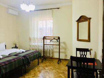 Фото номера Двухместный номер с 2 отдельными кроватями, вид на сад Мини-отель Astoria Garden г. Бишкек 3