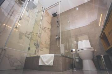 Фото номера Люкс с кроватью размера «king-size» Отель Aurum hotel г. Бишкек 17