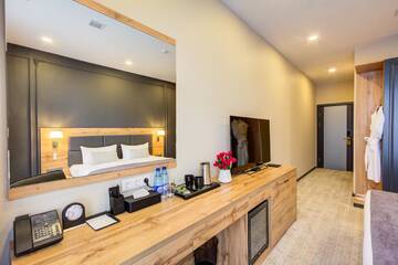 Фото номера Люкс с кроватью размера «king-size» Отель Aurum hotel г. Бишкек 6