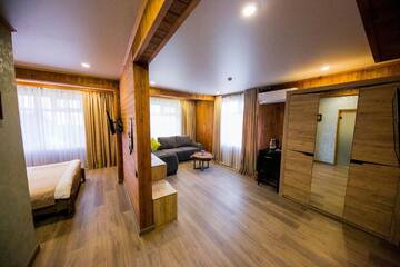 Фото номера Семейный номер Отель Hyde Park Hotel г. Бишкек 2