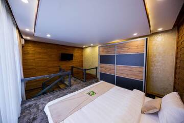 Фото номера Двухуровневый люкс Отель Hyde Park Hotel г. Бишкек 8