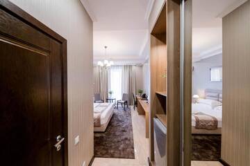 Фото номера Большой двухместный номер с 1 кроватью Отель Oasis Residence г. Бишкек 12