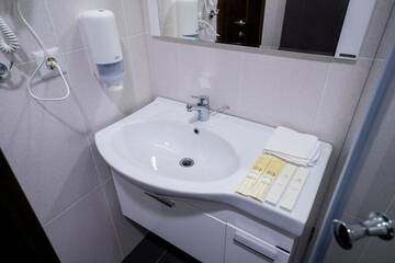 Фото номера Большой двухместный номер с 1 кроватью Отель Oasis Residence г. Бишкек 16