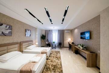 Фото номера Просторный двухместный номер с 2 отдельными кроватями Отель Oasis Residence г. Бишкек 2