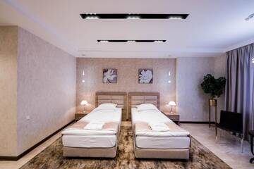 Фото номера Просторный двухместный номер с 2 отдельными кроватями Отель Oasis Residence г. Бишкек 3