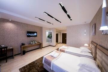 Фото номера Просторный двухместный номер с 2 отдельными кроватями Отель Oasis Residence г. Бишкек 6