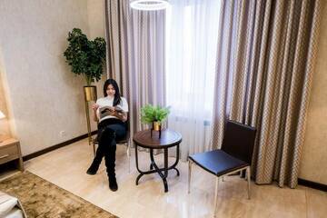 Фото номера Просторный двухместный номер с 2 отдельными кроватями Отель Oasis Residence г. Бишкек 4