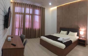 Фото номера Номер с кроватью размера «king-size» Отель Concord Hotel г. Бишкек 14