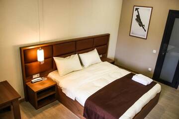 Фото номера Номер с кроватью размера «queen-size» Отель Concord Hotel г. Бишкек 5
