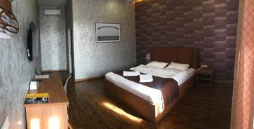 Фото номера Номер с кроватью размера «king-size» Отель Concord Hotel г. Бишкек 8