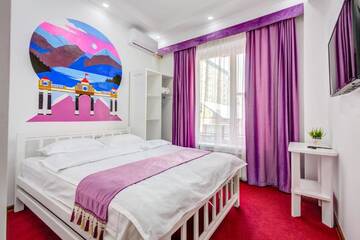 Фото номера Двухместный номер с 2 отдельными кроватями и душем Отель WHITE HOTEL &amp; HOSTEL г. Бишкек 6