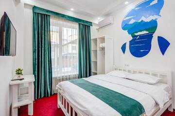 Фото номера Двухместный номер с 2 отдельными кроватями и душем Отель WHITE HOTEL &amp; HOSTEL г. Бишкек 7
