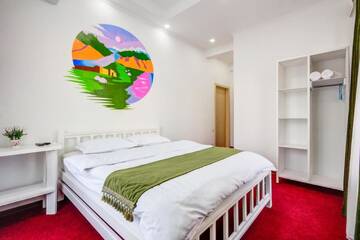 Фото номера Двухместный номер Делюкс с 1 кроватью и ванной Отель WHITE HOTEL &amp; HOSTEL г. Бишкек 7