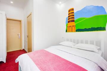 Фото номера Двухместный номер Делюкс с 1 кроватью и ванной Отель WHITE HOTEL &amp; HOSTEL г. Бишкек 6