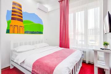 Фото номера Двухместный номер Делюкс с 1 кроватью и ванной Отель WHITE HOTEL &amp; HOSTEL г. Бишкек 7