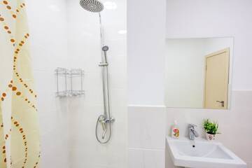 Фото номера Спальное место на двухъярусной кровати в общем номере для женщин Отель WHITE HOTEL &amp; HOSTEL г. Бишкек 6