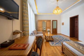 Фото номера Улучшенный двухместный номер с 1 кроватью Отель Navat Hotel г. Бишкек 9