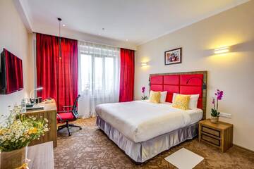 Фото номера Двухместный номер Делюкс с 1 кроватью Отель Garden Hotel &amp; SPA г. Бишкек 2