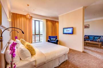 Фото номера Люкс с видом на горы Отель Garden Hotel &amp; SPA г. Бишкек 6