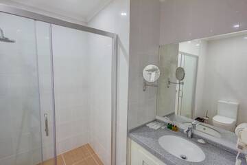 Фото номера Одноместный номер Делюкс Отель Garden Hotel &amp; SPA г. Бишкек 6