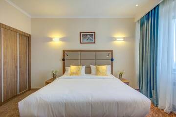 Фото номера Одноместный номер Делюкс Отель Garden Hotel &amp; SPA г. Бишкек 4