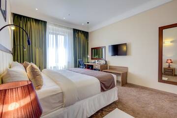 Фото номера Улучшенный двухместный номер с 1 кроватью Отель Garden Hotel &amp; SPA г. Бишкек 3