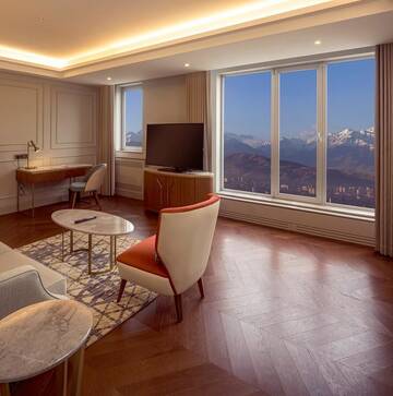 Фото номера Club lounge access, Suite, 1 King Отель Sheraton Bishkek г. Бишкек 3