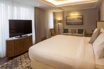 Фото номера Полулюкс с 1 кроватью размера «king-size» и видом на город Отель Sheraton Bishkek г. Бишкек 4