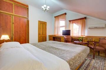 Фото номера Люкс с 1 спальней Отели типа «постель и завтрак» ABK Boutique Hotel г. Бишкек 14