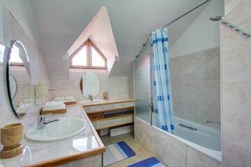 Фото номера Люкс с 1 спальней Отели типа «постель и завтрак» ABK Boutique Hotel г. Бишкек 5