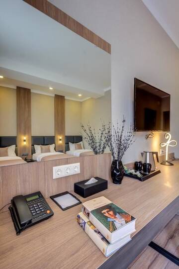 Фото номера Стандартный трехместный номер Отель Sara Boutique Hotel г. Бишкек 2