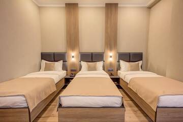 Фото номера Стандартный трехместный номер Отель Sara Boutique Hotel г. Бишкек 6