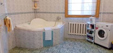 Фото номера Двухместный номер с 2 отдельными кроватями и общей ванной комнатой Гостевой дом Хостел Особнячок г. Бишкек 2