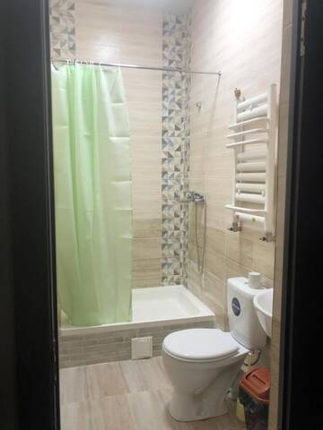 Фото номера Трехместный номер с собственной ванной комнатой Хостелы Sweet Home Hostel г. Бишкек 3