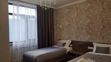 Фото номера Двухместный номер с 2 отдельными кроватями Отель Nomad Hotel Bishkek Halal г. Бишкек 5