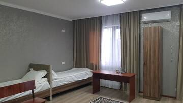 Фото номера Четырехместный номер Отель Nomad Hotel Bishkek Halal г. Бишкек 4